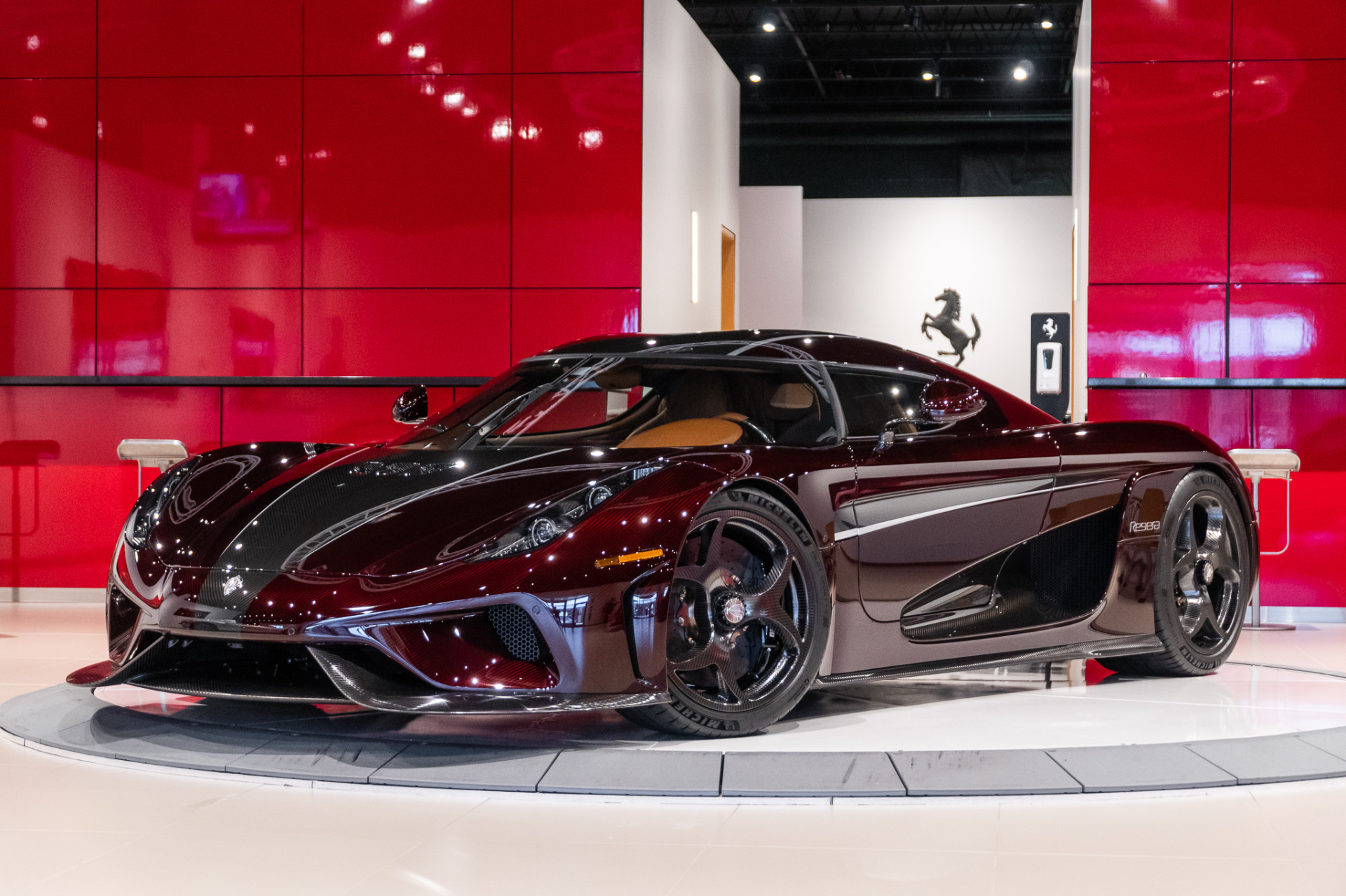 http://www.koenigseggchicago.com/galleria_images/1/1_main_l.jpg