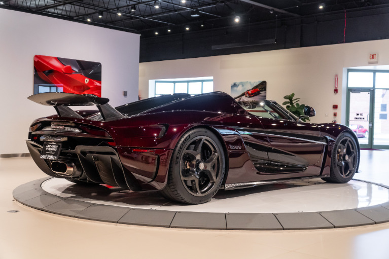 http://www.koenigseggchicago.com/galleria_images/1/1_p121_f.jpg