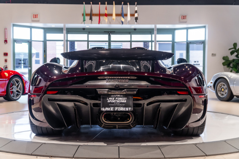 http://www.koenigseggchicago.com/galleria_images/1/1_p122_f.jpg