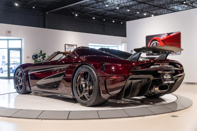 http://www.koenigseggchicago.com/galleria_images/1/1_p124_f.jpg