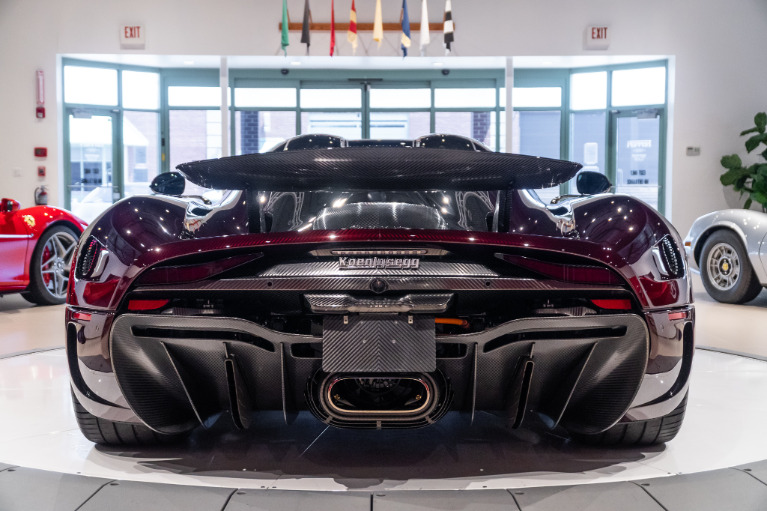 http://www.koenigseggchicago.com/galleria_images/1/1_p14_f.jpg