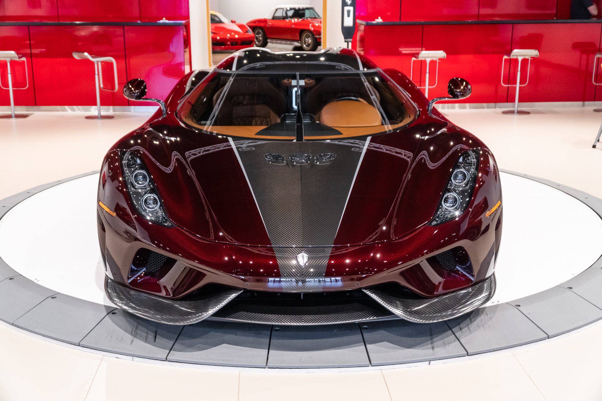 http://www.koenigseggchicago.com/galleria_images/1/1_p2_l.jpg