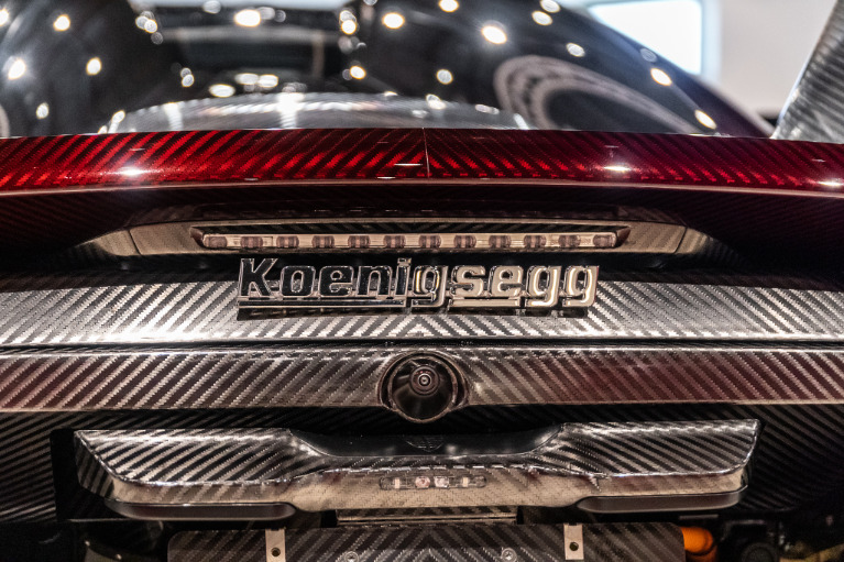 http://www.koenigseggchicago.com/galleria_images/1/1_p35_f.jpg