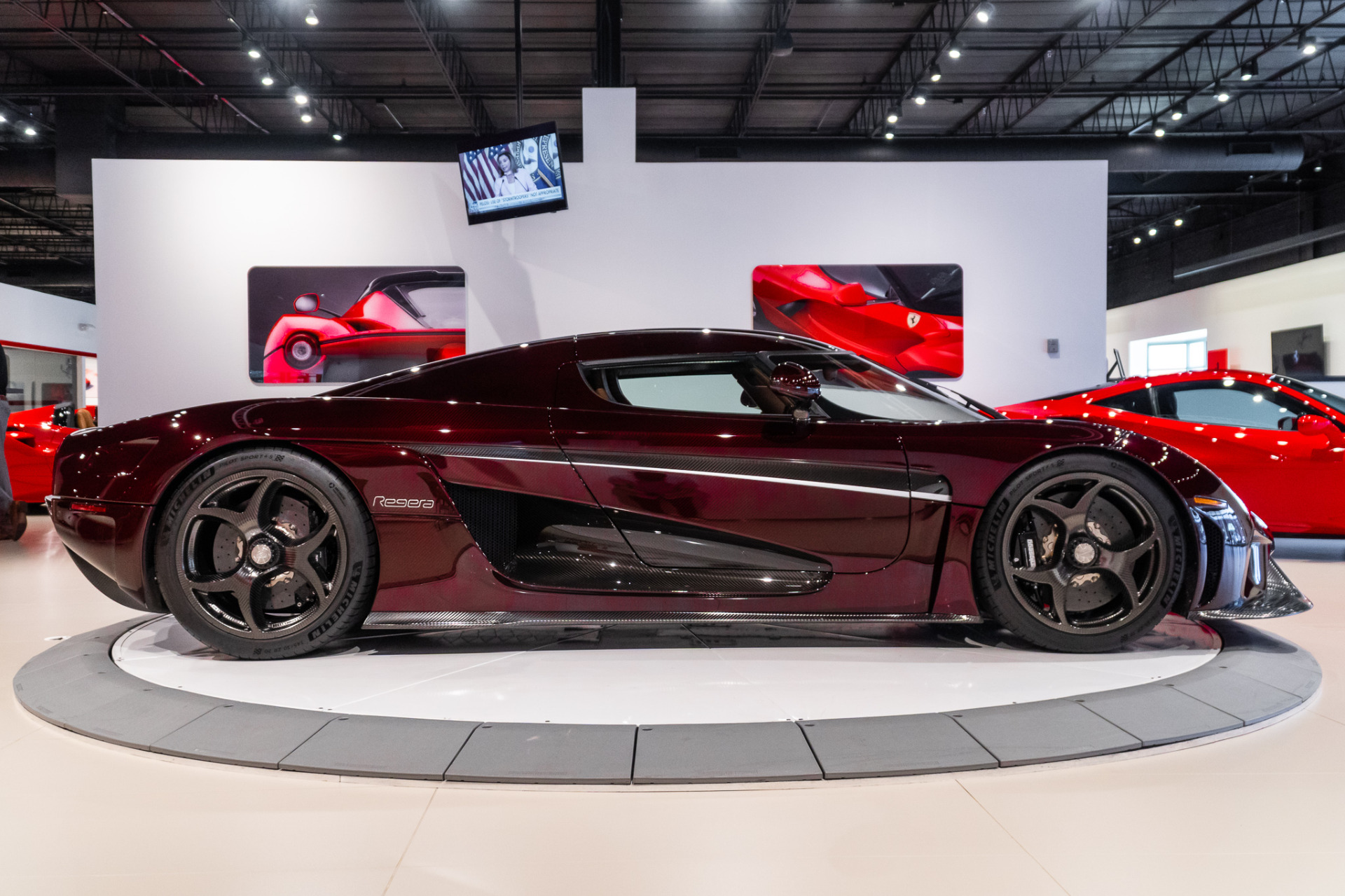 http://www.koenigseggchicago.com/galleria_images/1/1_p4_l.jpg