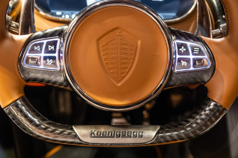 http://www.koenigseggchicago.com/galleria_images/1/1_p57_f.jpg