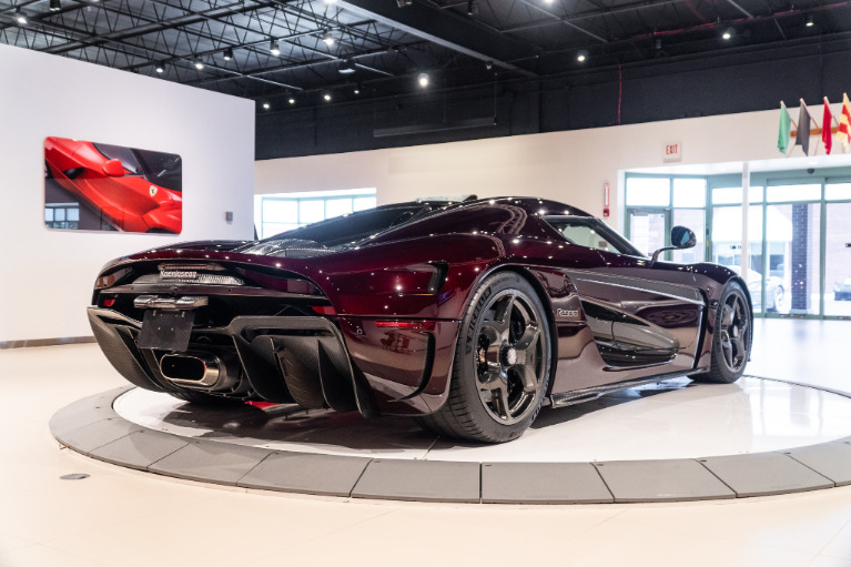 http://www.koenigseggchicago.com/galleria_images/1/1_p5_f.jpg