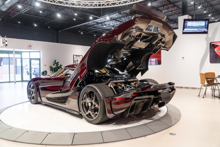 http://www.koenigseggchicago.com/galleria_images/1/1_p69_f.jpg