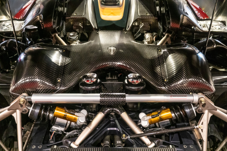 http://www.koenigseggchicago.com/galleria_images/1/1_p71_f.jpg