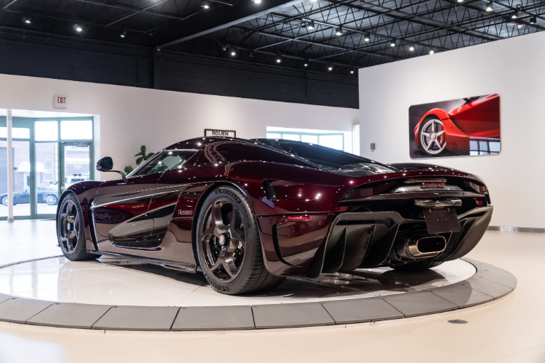 http://www.koenigseggchicago.com/galleria_images/1/1_p7_f.jpg