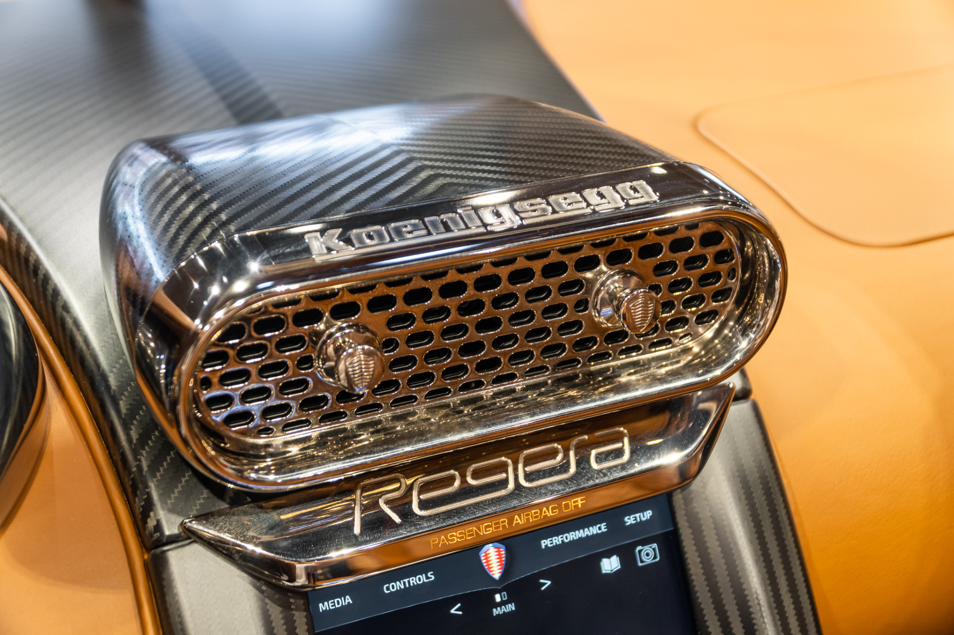 http://www.koenigseggchicago.com/galleria_images/1/1_p96_l.jpg