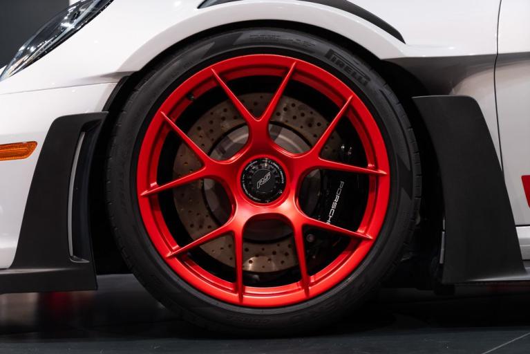 http://www.koenigseggchicago.com/galleria_images/100/100_p13_f.jpg