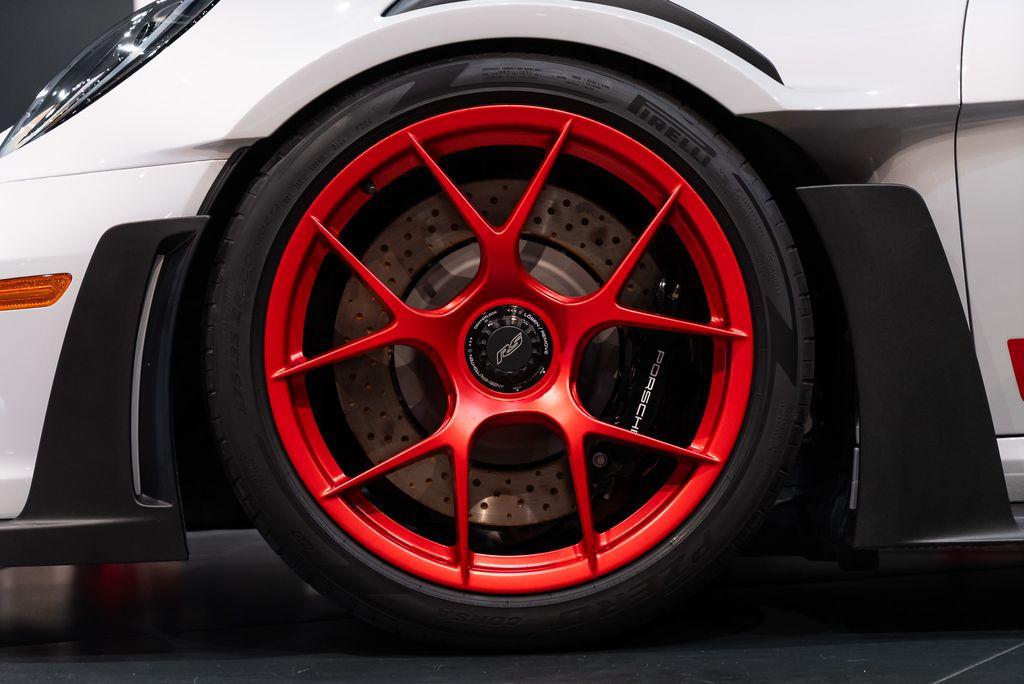 http://www.koenigseggchicago.com/galleria_images/100/100_p13_l.jpg