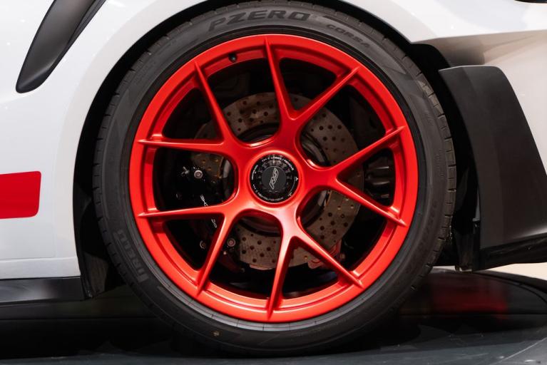 http://www.koenigseggchicago.com/galleria_images/100/100_p14_f.jpg