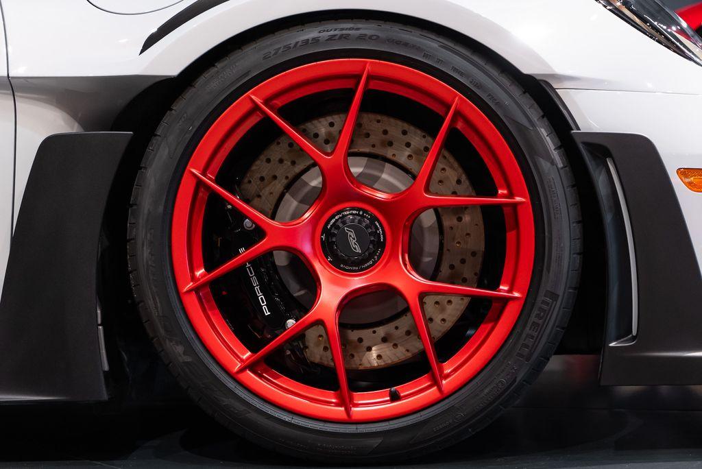 http://www.koenigseggchicago.com/galleria_images/100/100_p16_l.jpg