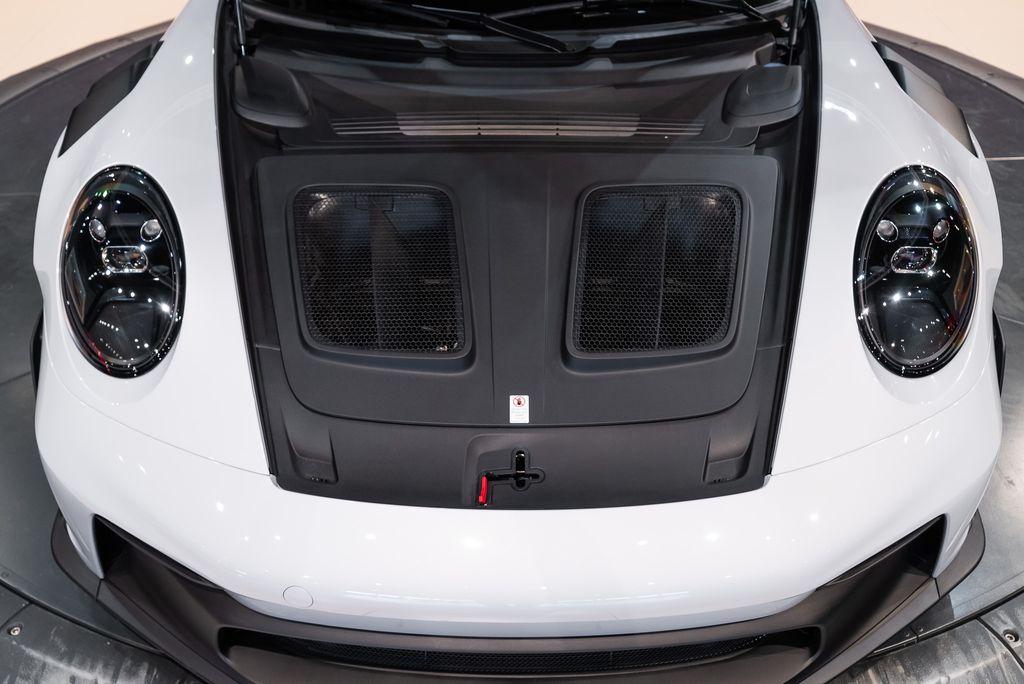 http://www.koenigseggchicago.com/galleria_images/100/100_p17_l.jpg