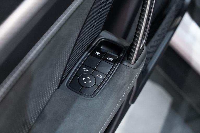 http://www.koenigseggchicago.com/galleria_images/100/100_p22_f.jpg