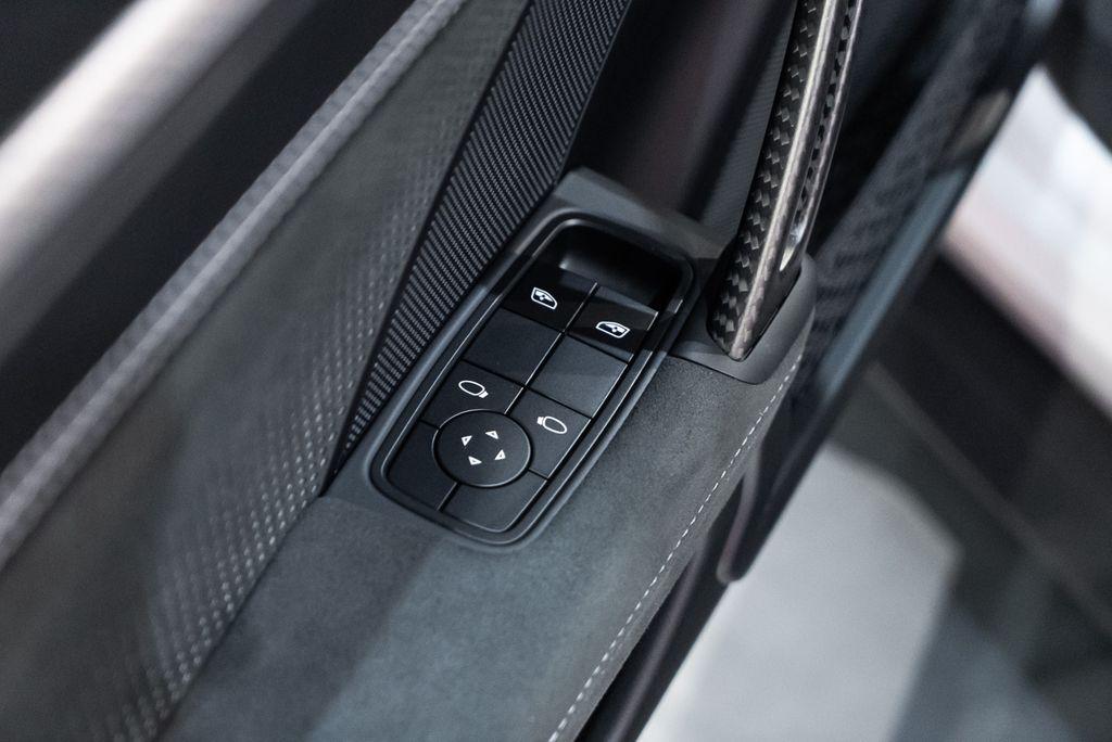 http://www.koenigseggchicago.com/galleria_images/100/100_p22_l.jpg