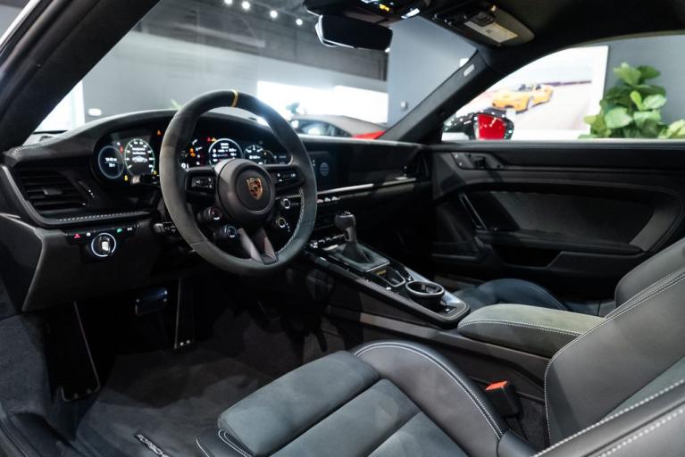 http://www.koenigseggchicago.com/galleria_images/100/100_p25_f.jpg