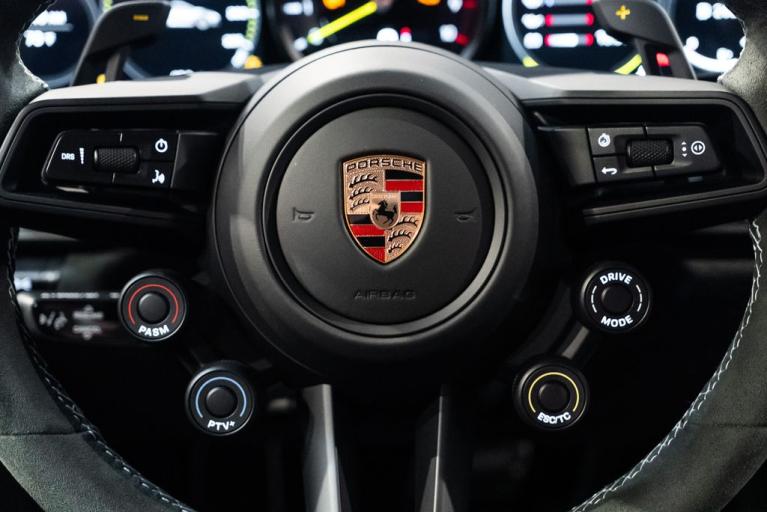 http://www.koenigseggchicago.com/galleria_images/100/100_p26_f.jpg