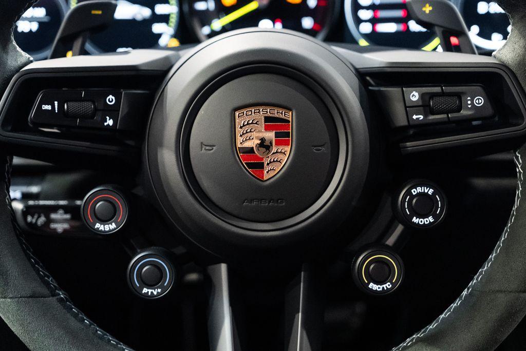 http://www.koenigseggchicago.com/galleria_images/100/100_p26_l.jpg