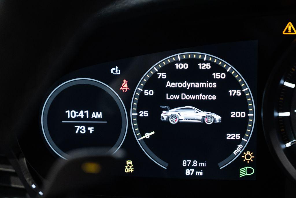 http://www.koenigseggchicago.com/galleria_images/100/100_p28_l.jpg