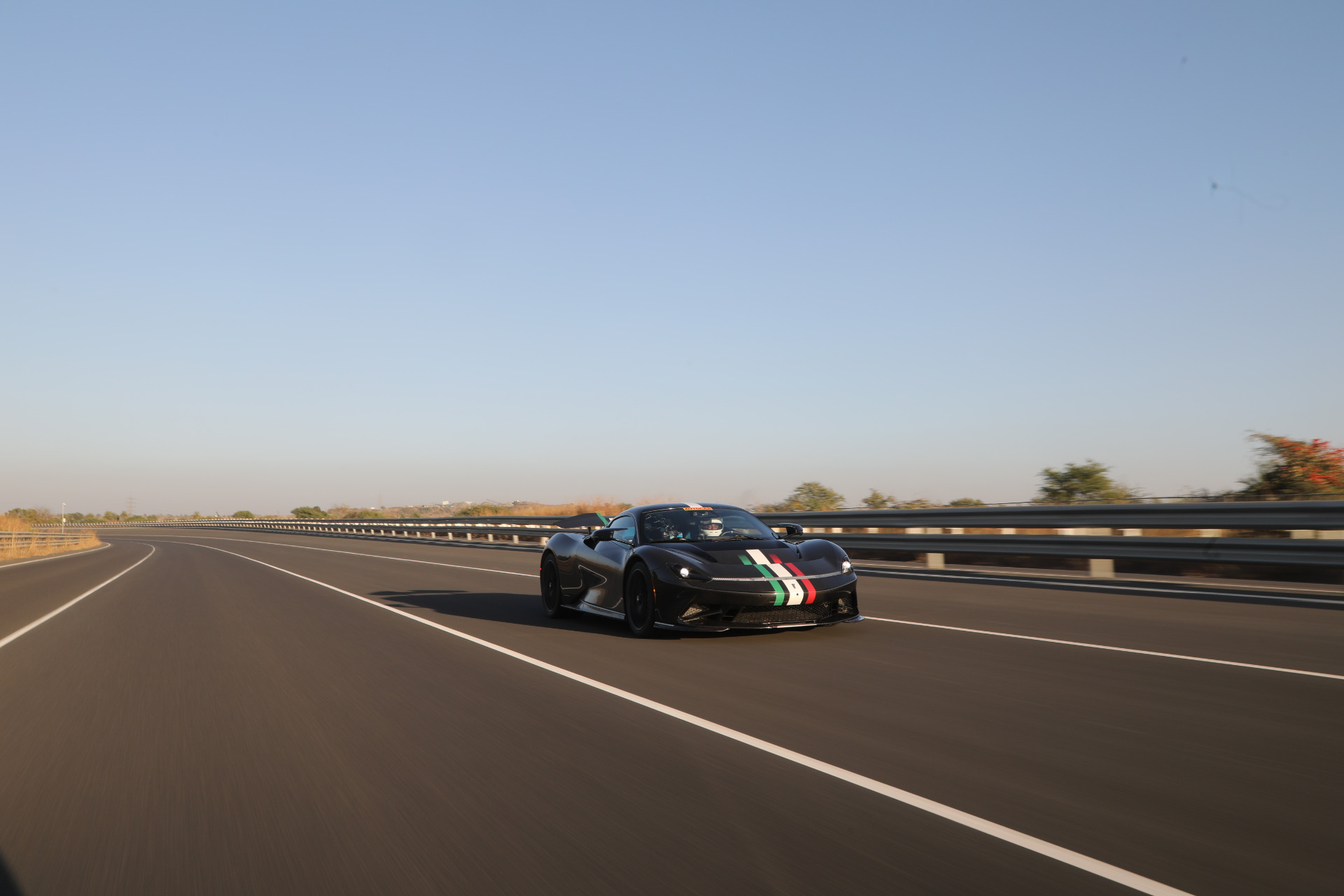 http://www.koenigseggchicago.com/galleria_images/100/100_p2_l.jpg