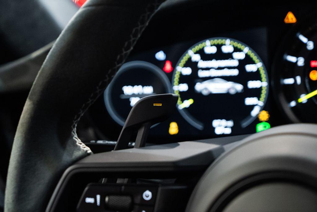 http://www.koenigseggchicago.com/galleria_images/100/100_p31_l.jpg