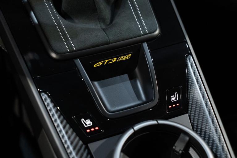 http://www.koenigseggchicago.com/galleria_images/100/100_p37_f.jpg