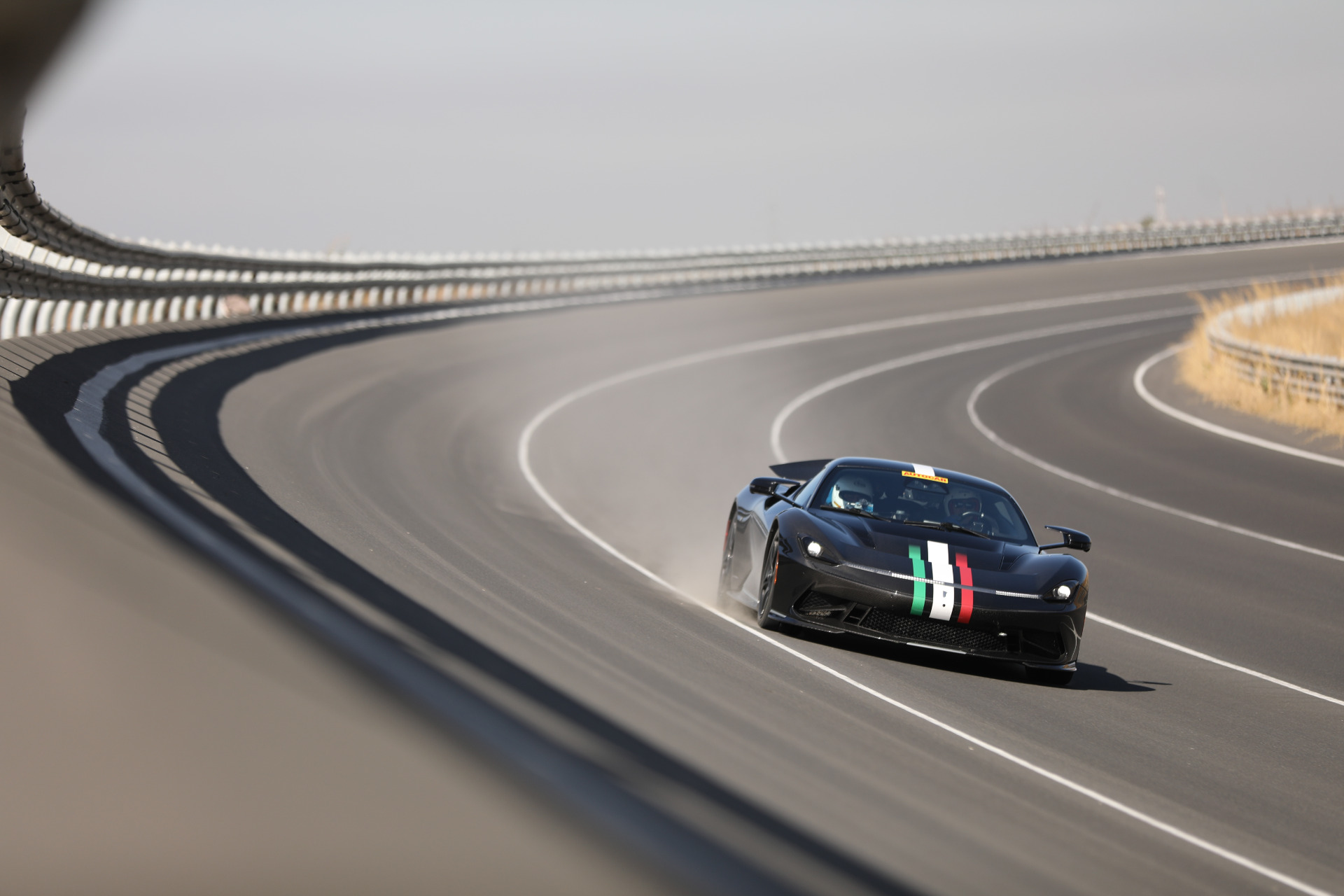http://www.koenigseggchicago.com/galleria_images/100/100_p3_l.jpg