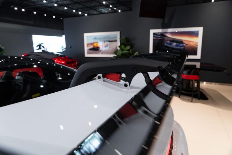 http://www.koenigseggchicago.com/galleria_images/100/100_p40_f.jpg