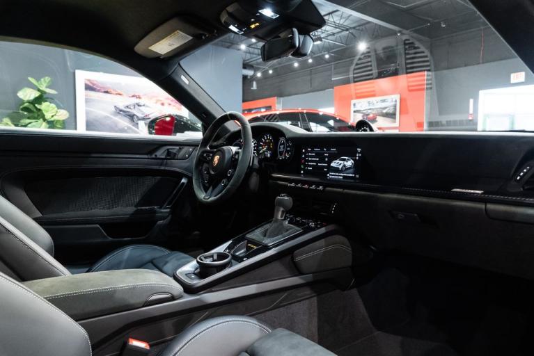 http://www.koenigseggchicago.com/galleria_images/100/100_p41_f.jpg