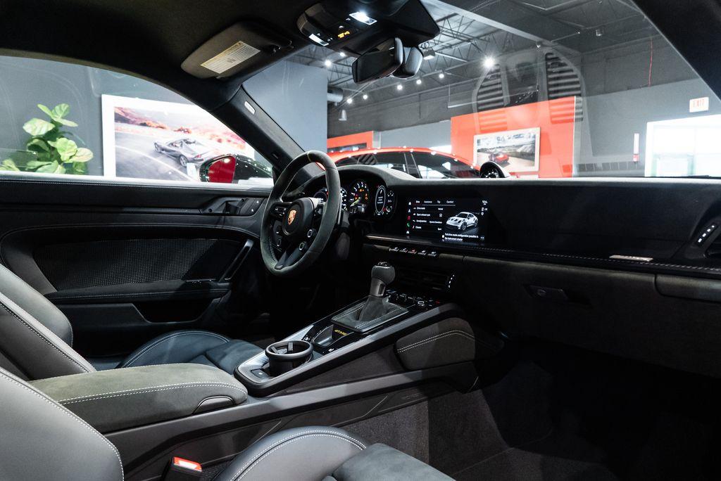 http://www.koenigseggchicago.com/galleria_images/100/100_p41_l.jpg