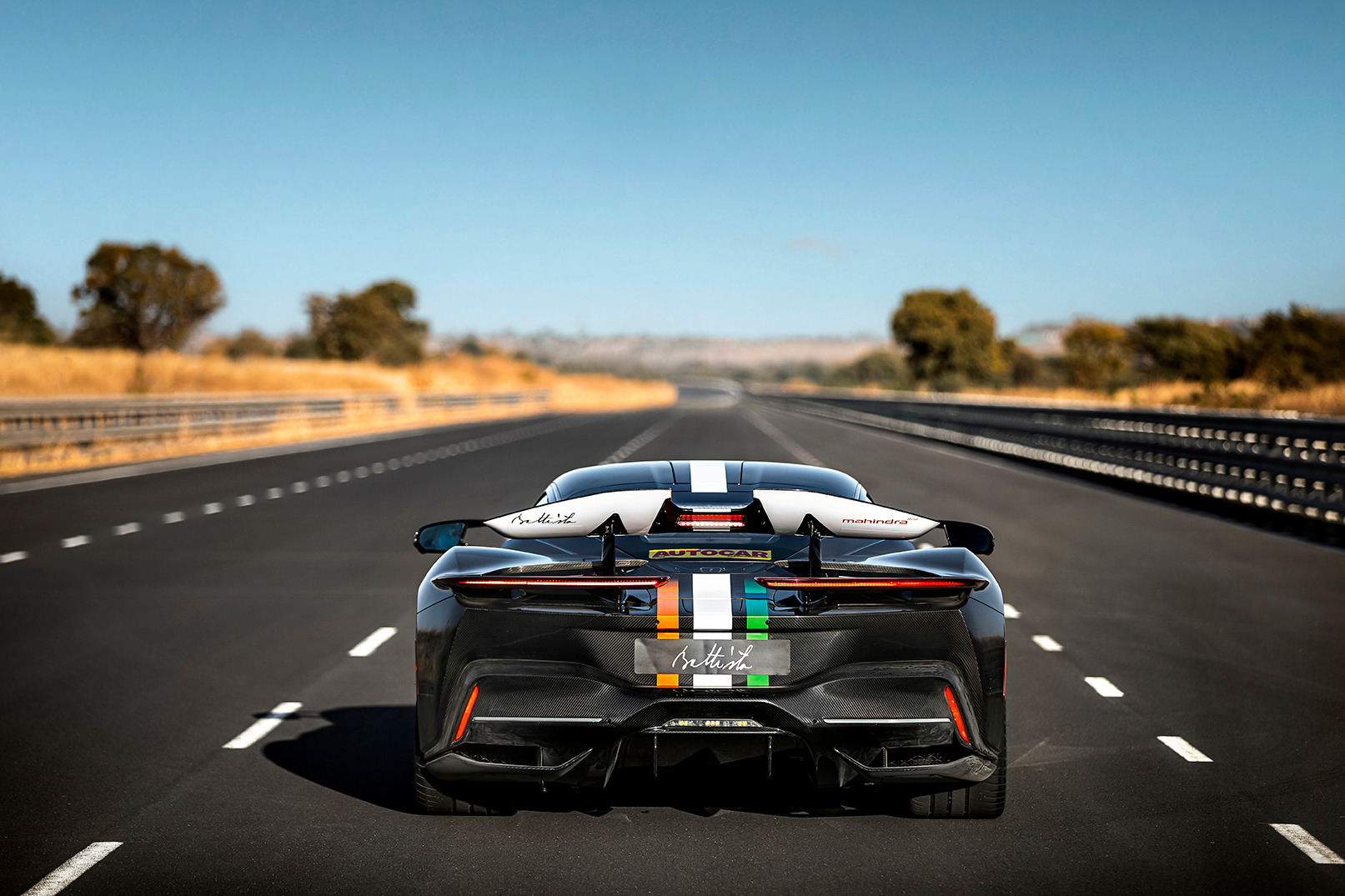 http://www.koenigseggchicago.com/galleria_images/100/100_p6_l.jpg