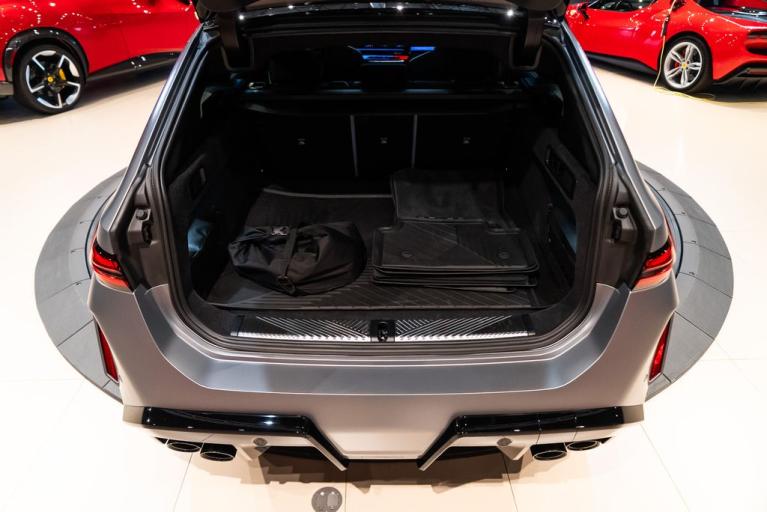 http://www.koenigseggchicago.com/galleria_images/101/101_p20_f.jpg