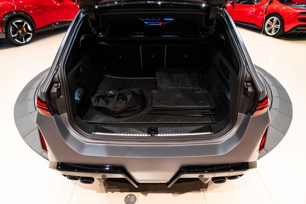 http://www.koenigseggchicago.com/galleria_images/101/101_p20_l.jpg