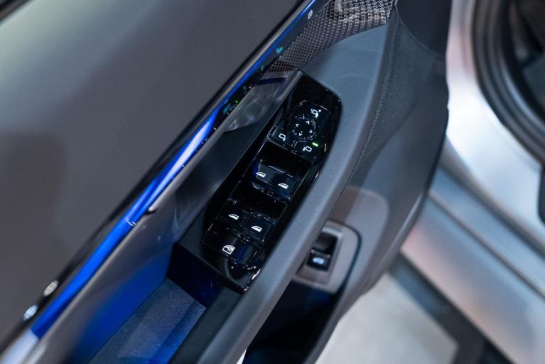 http://www.koenigseggchicago.com/galleria_images/101/101_p23_f.jpg