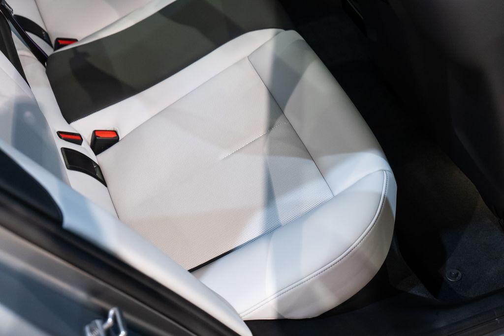 http://www.koenigseggchicago.com/galleria_images/101/101_p36_l.jpg