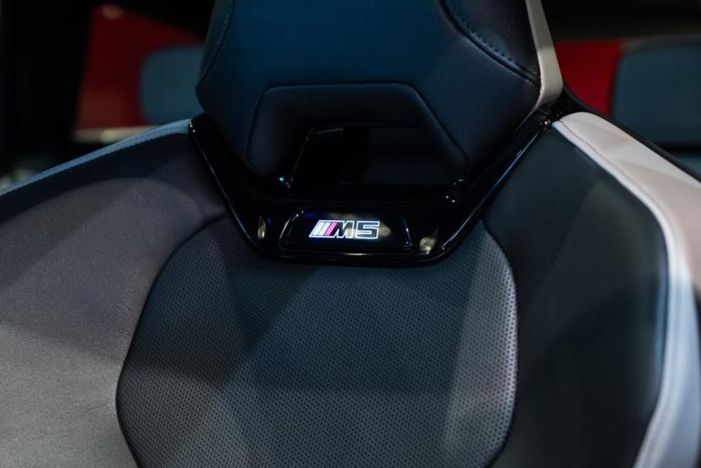 http://www.koenigseggchicago.com/galleria_images/101/101_p6_f.jpg