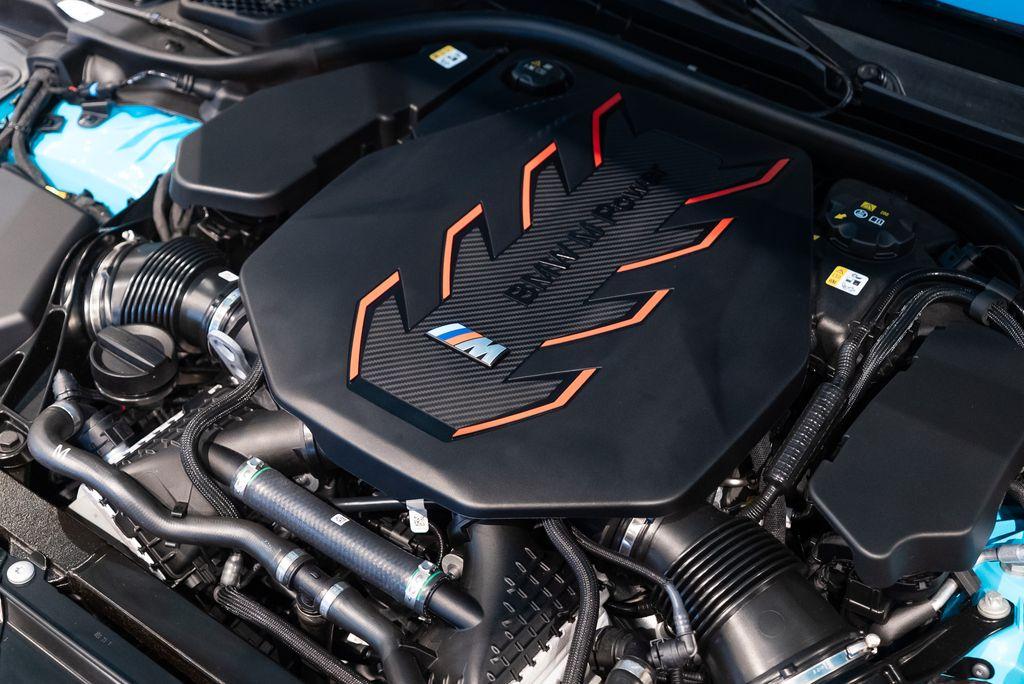 http://www.koenigseggchicago.com/galleria_images/102/102_p19_l.jpg