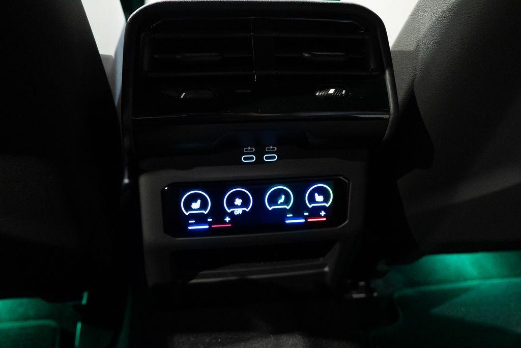 http://www.koenigseggchicago.com/galleria_images/102/102_p27_l.jpg