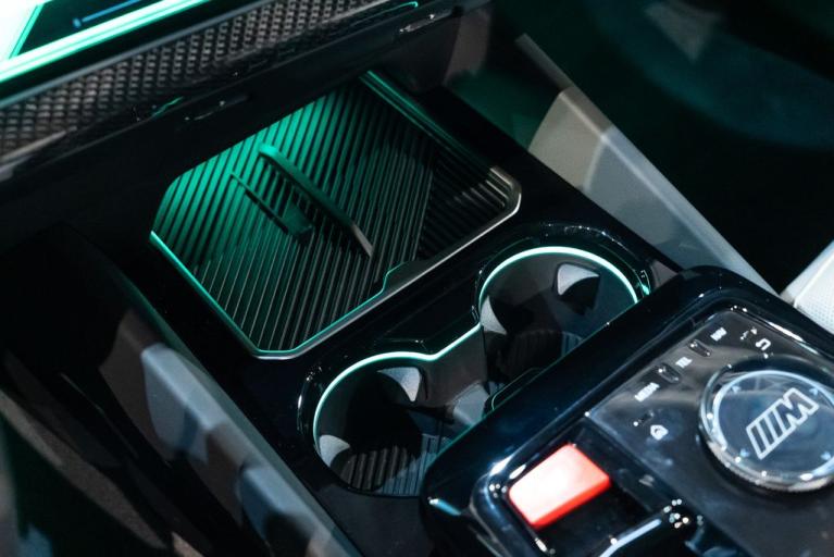 http://www.koenigseggchicago.com/galleria_images/102/102_p31_f.jpg