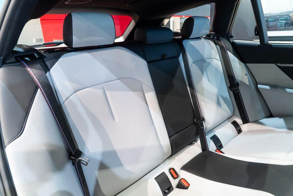 http://www.koenigseggchicago.com/galleria_images/102/102_p39_l.jpg