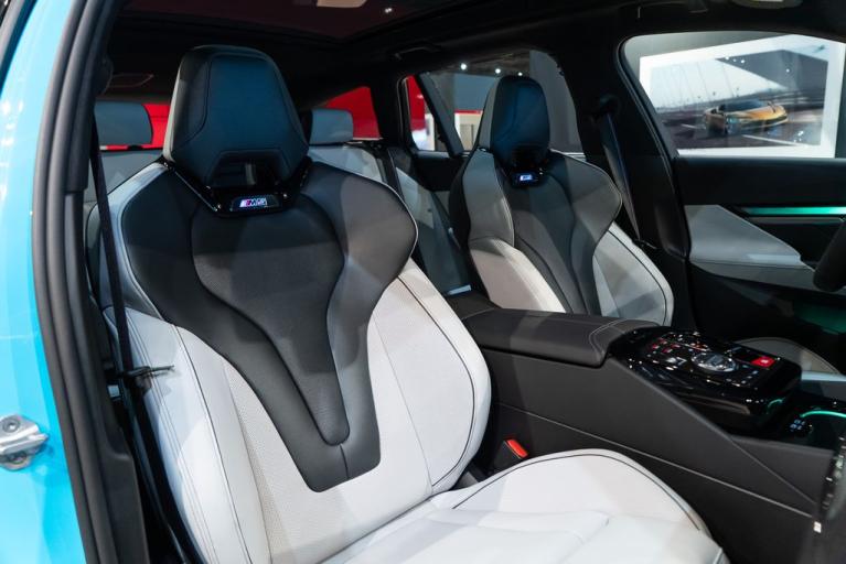 http://www.koenigseggchicago.com/galleria_images/102/102_p42_f.jpg