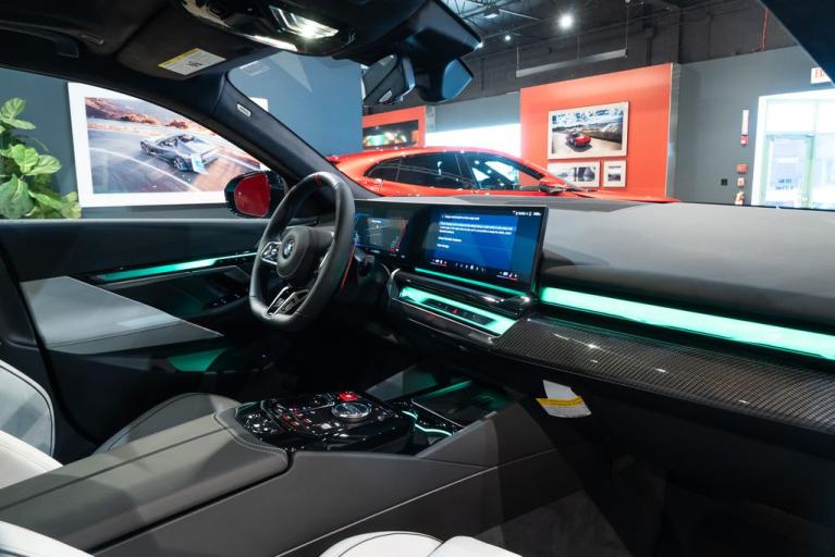 http://www.koenigseggchicago.com/galleria_images/102/102_p43_f.jpg