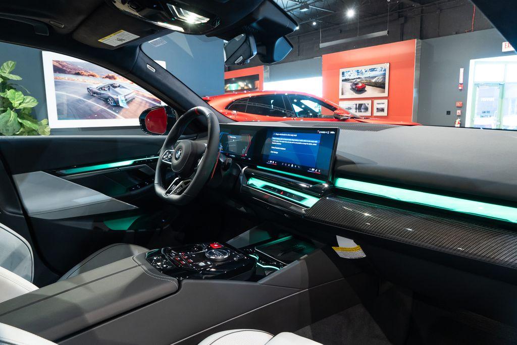 http://www.koenigseggchicago.com/galleria_images/102/102_p43_l.jpg