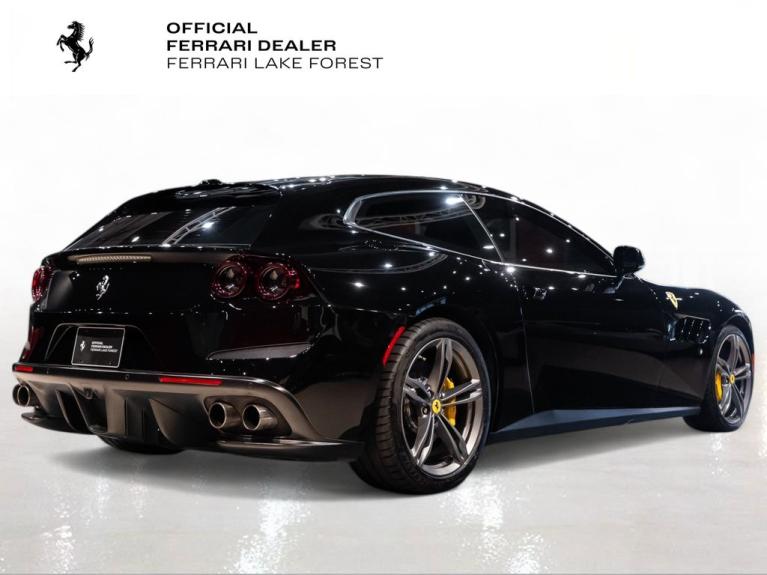 http://www.koenigseggchicago.com/galleria_images/103/103_p10_f.jpg