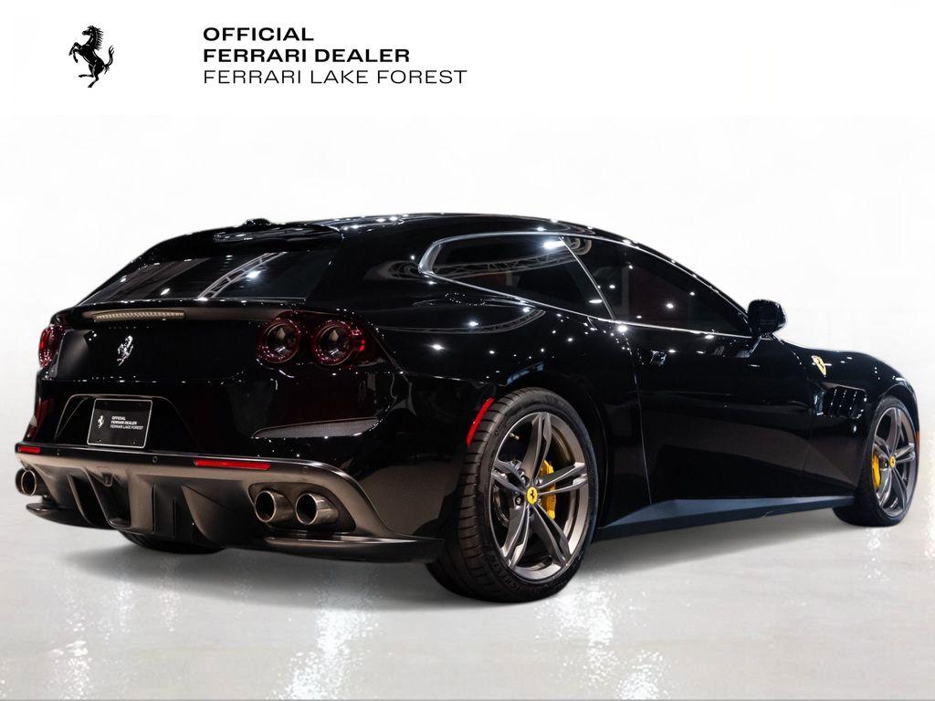 http://www.koenigseggchicago.com/galleria_images/103/103_p10_l.jpg