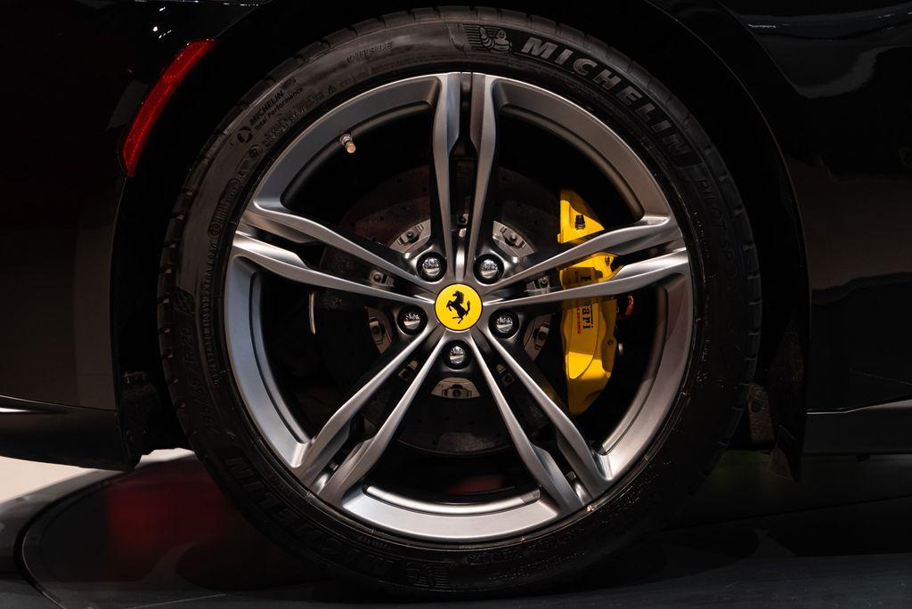 http://www.koenigseggchicago.com/galleria_images/103/103_p15_l.jpg