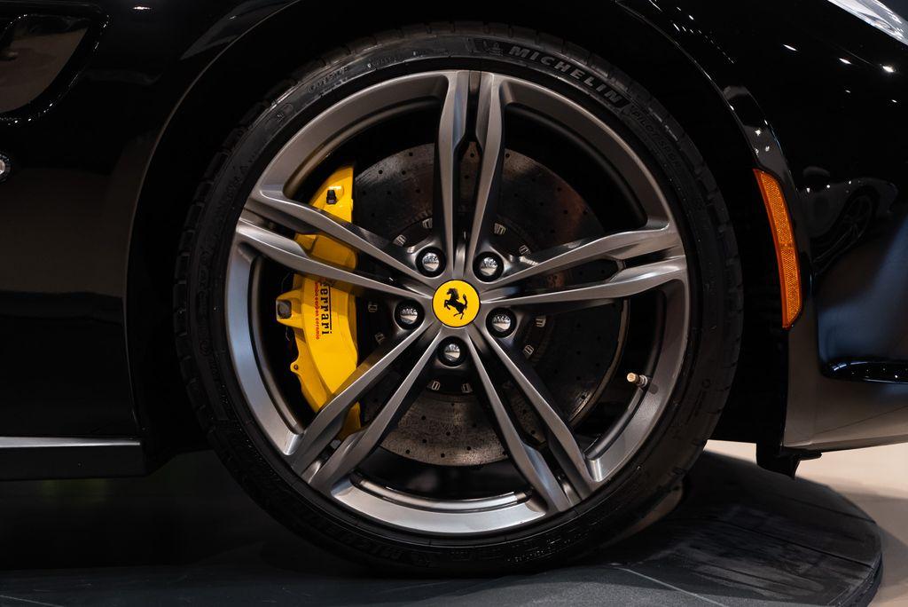http://www.koenigseggchicago.com/galleria_images/103/103_p16_l.jpg