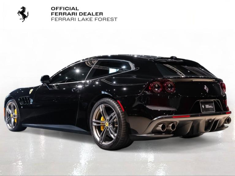 http://www.koenigseggchicago.com/galleria_images/103/103_p2_f.jpg